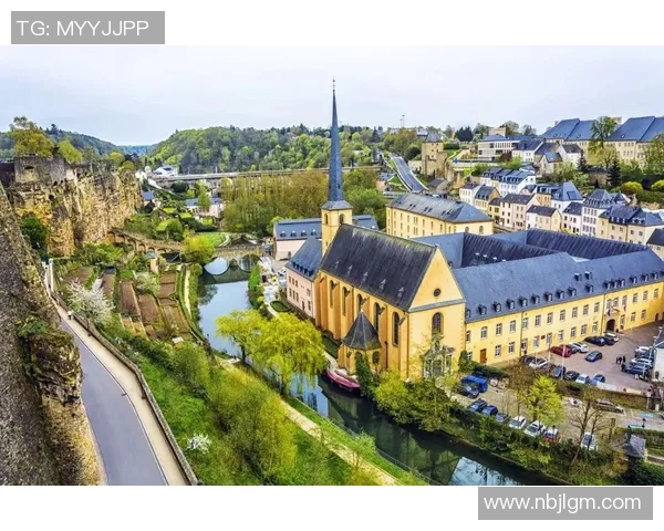 卢森堡足球明星的崛起与成就：小国大梦想的传奇故事