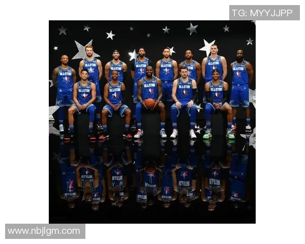 历届足球明星汇聚一堂的传奇阵容回顾与分析