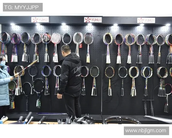羽毛球器材全景展示从球拍到球鞋一站式了解你的羽毛球装备选择